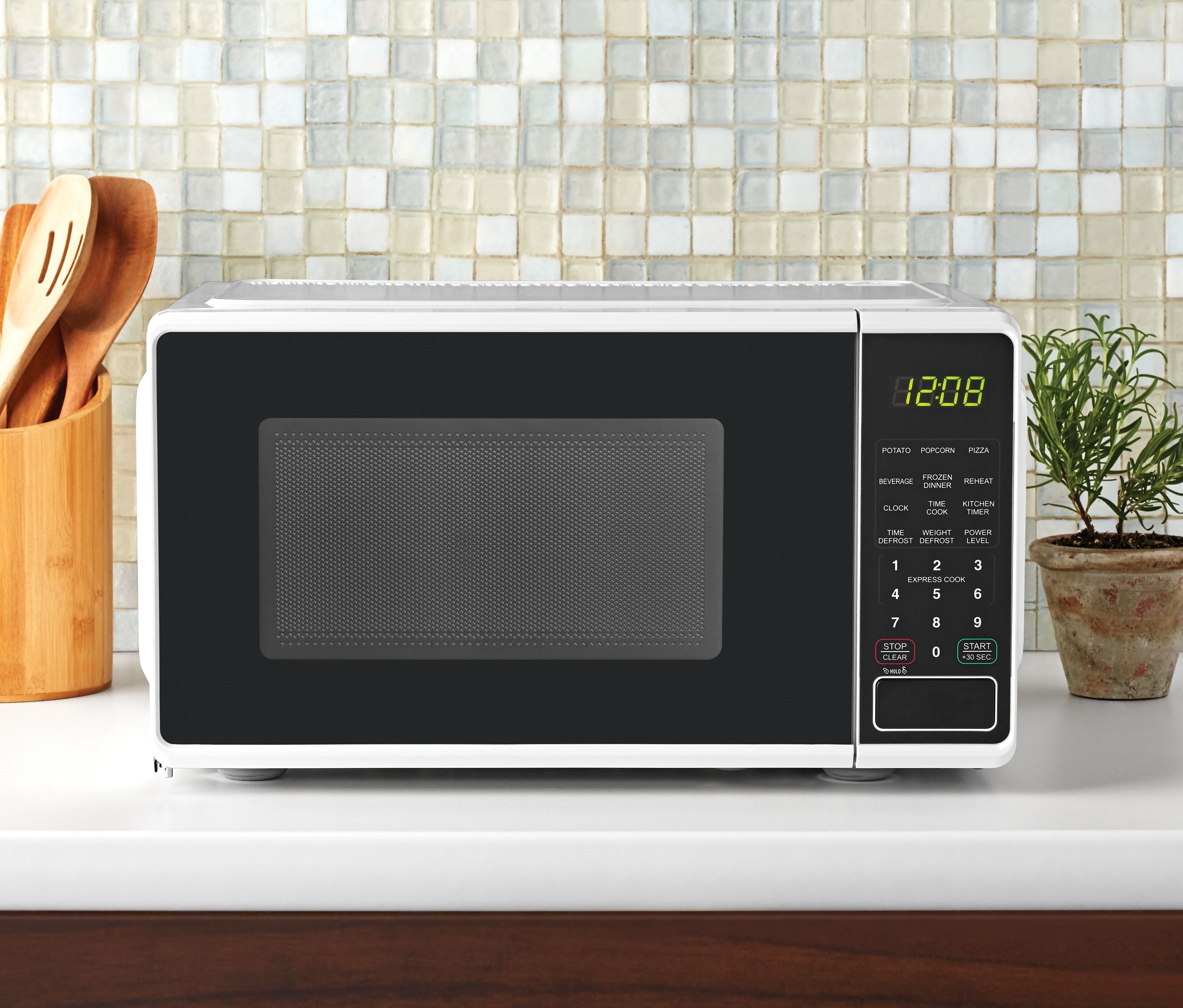 Mainstays 0.7 Cu ft Countertop Microwave Oven, 700 Watts, Black, New