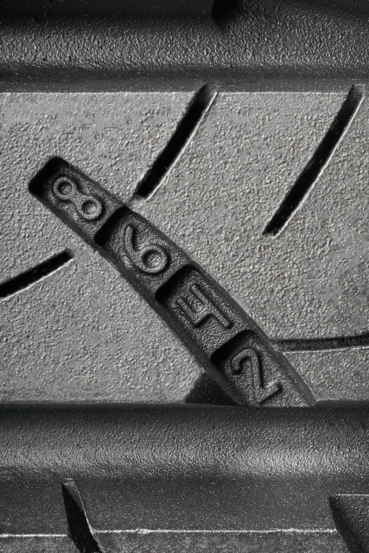 Goodyear Assurance Outlast 225/60R17 99H All-Season Tire