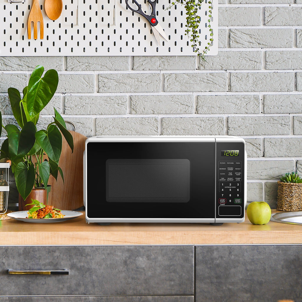 Mainstays 0.7 Cu ft Countertop Microwave Oven, 700 Watts, Black, New